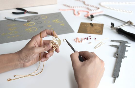 Atelier Lydie Decline - Création de bijoux - plan de travail